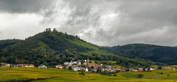 Bela Paisagem Aldeia Nas Montanhas — Fotografia de Stock