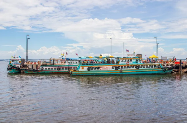 ボートはタイの人気のある観光地です — ストック写真