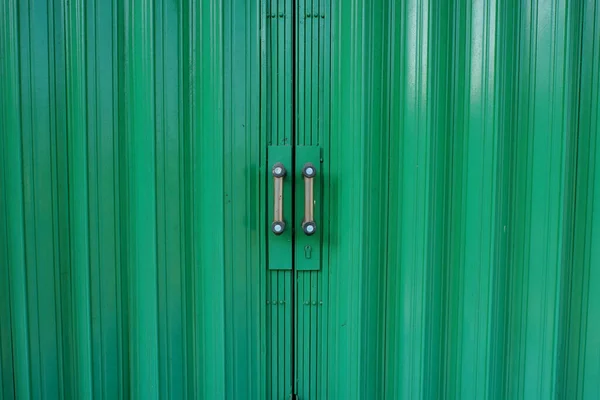 Porta Metal Verde Com Rebites — Fotografia de Stock