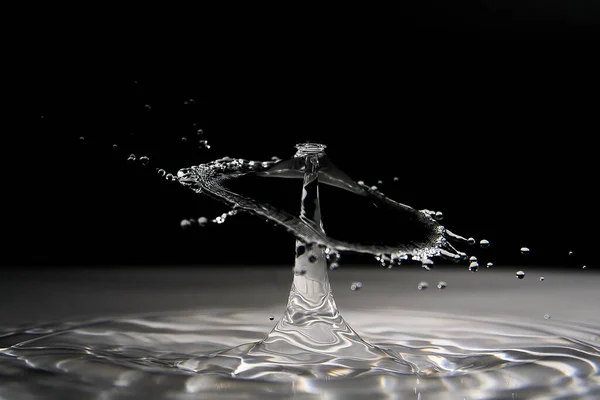 Apă Splash Fundal Negru — Fotografie, imagine de stoc