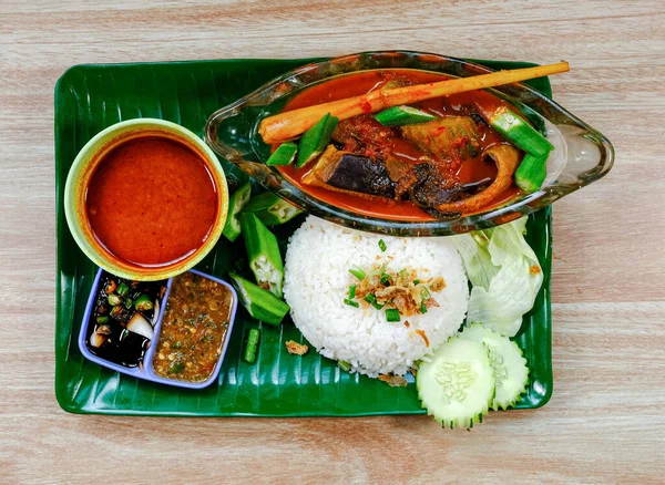 Thai Daging Babi Goreng Dengan Sayuran Dan Saus — Stok Foto