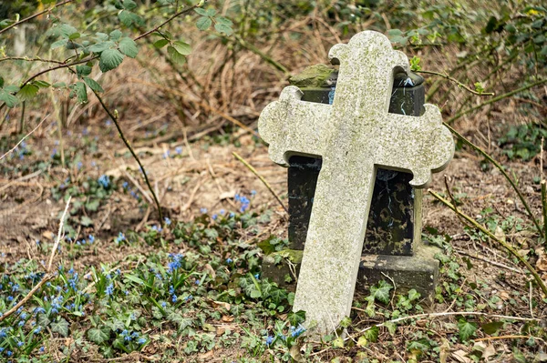 Oude Begraafplaats Het Platteland — Stockfoto