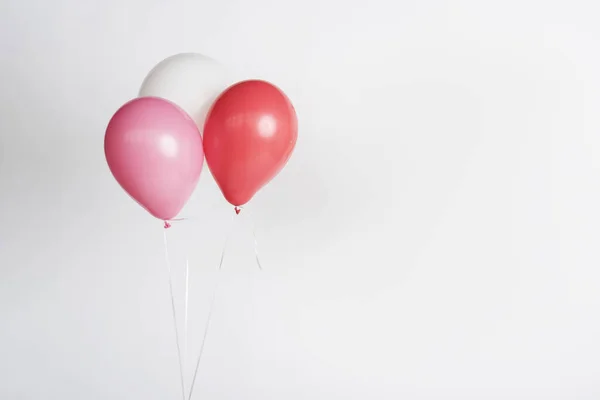 Açık Arkaplanda Beyaz Balonlar — Stok fotoğraf
