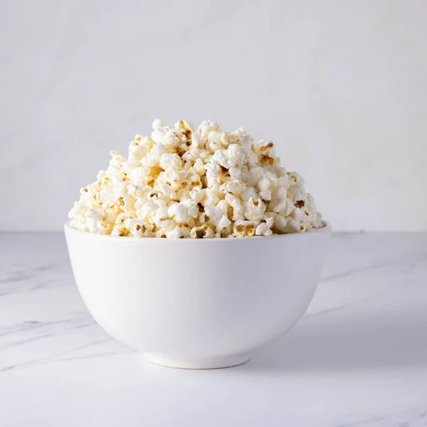 Popcorn Misce Dřevěném Pozadí — Stock fotografie