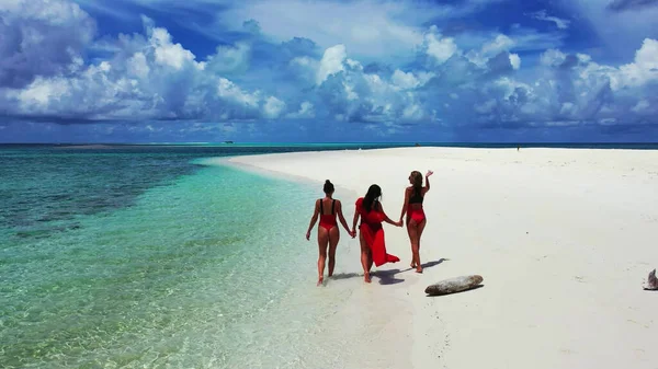 Pareja Playa Las Maldivas — Foto de Stock