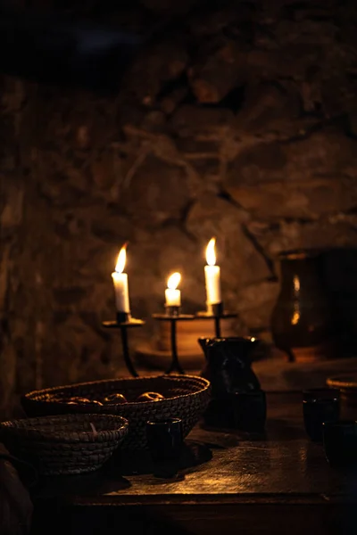 Brennende Kerzen Auf Holztisch — Stockfoto