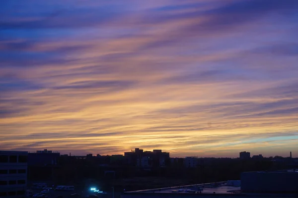Красивый Закат Над Городом — стоковое фото