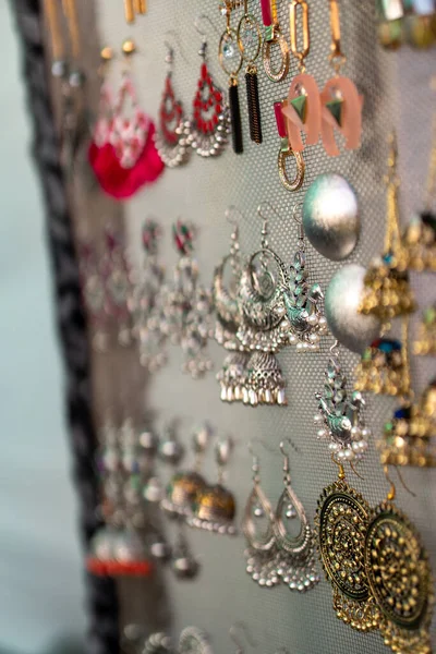 Bir Sürü Farklı Boyda Boncuklu Güzel Mücevherler — Stok fotoğraf