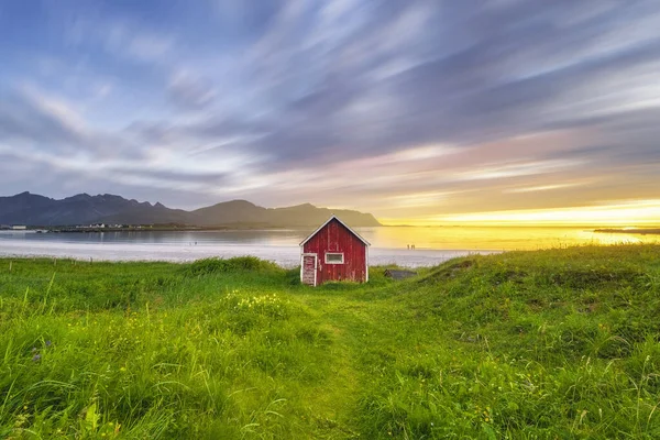 Beau Paysage Avec Arc Ciel Une Petite Maison — Photo