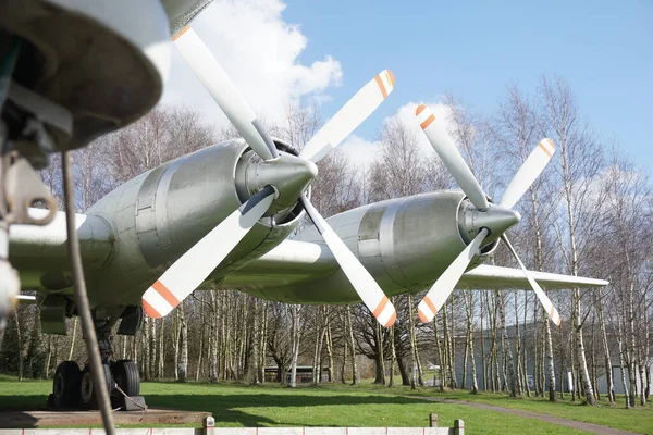 Militärflugzeuge Himmel — Stockfoto