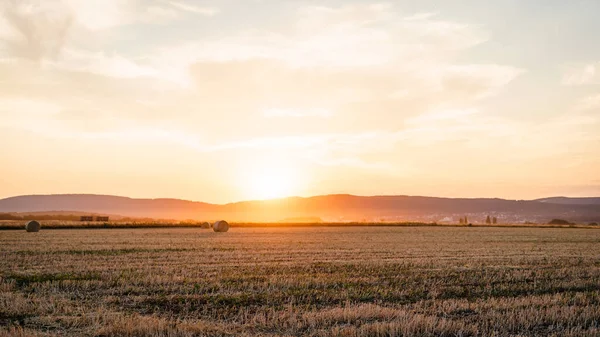 Hermoso Atardecer Sobre Campo — Foto de Stock