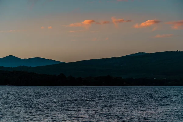 Schöner Sonnenuntergang Über Dem See — Stockfoto