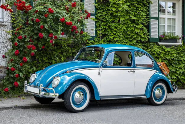 Vieille Voiture Vintage Avec Ciel Bleu — Photo