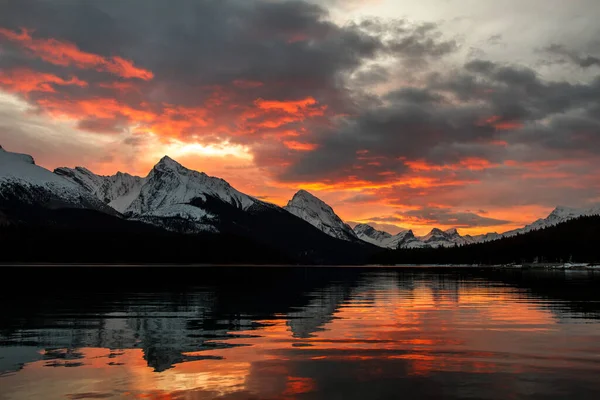 Schöner Sonnenuntergang Über Dem See — Stockfoto