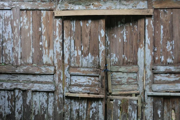 Старі Брудні Дерев Яні Двері — стокове фото