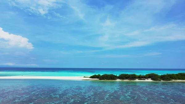 Wunderschöner Tropischer Strand Mit Blauem Himmel Und Weißem Sand — Stockfoto