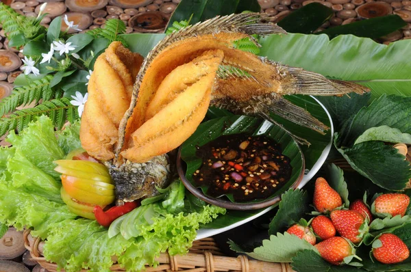 Ensalada Con Pescado Verduras — Foto de Stock