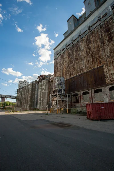 Bâtiment Usine Abandonné Dans Ville — Photo