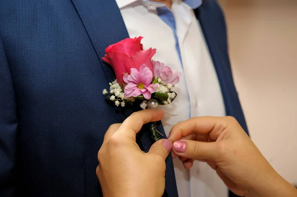 Marié Avec Bouquet Fleurs Sur Fond Gros Plan — Photo