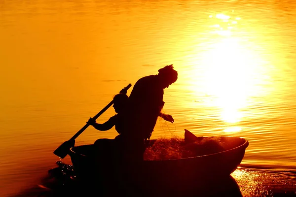 Silhouette Pêcheurs Sur Lac — Photo