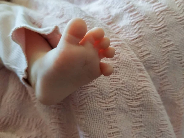 Baby Feet Bed Background Close — Stock Photo, Image