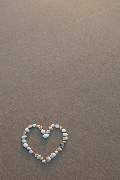 Forma Cuore Sulla Spiaggia Sabbia — Foto Stock