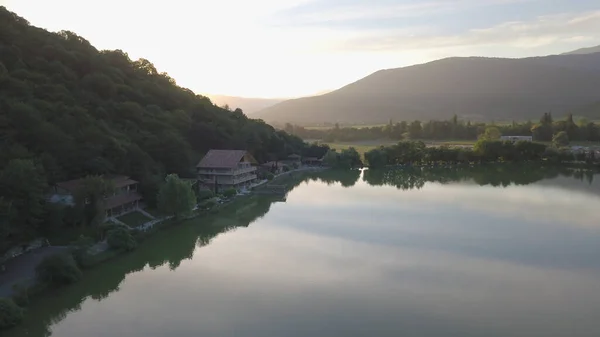 Krásná Krajina Jezerem Horami — Stock fotografie