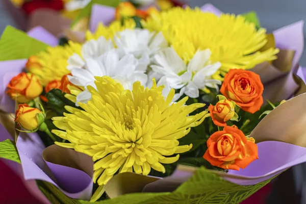 Hermoso Ramo Con Una Flor Amarilla Vaso Fondo — Foto de Stock