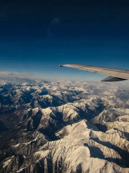 Vista Aérea Das Montanhas Pela Manhã — Fotografia de Stock