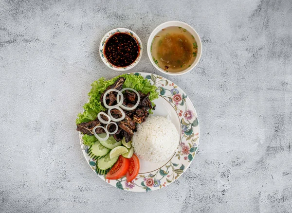 Pemandangan Atas Makanan Asia Yang Lezat Dengan Daging Dan Sayuran — Stok Foto