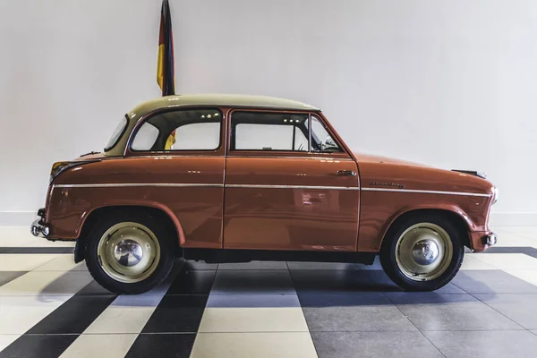 Viejo Coche Vintage Con Fondo Blanco —  Fotos de Stock