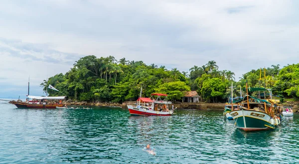 Hermosa Playa Tropical Con Barcos Mar — Foto de Stock