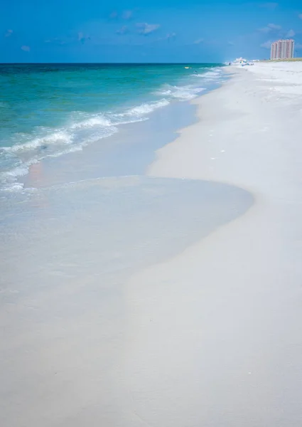 Hermosa Playa Tropical Con Palmeras Cielo Azul — Foto de Stock