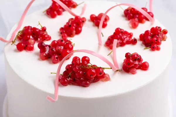 Rote Johannisbeeren Auf Weißem Hintergrund — Stockfoto