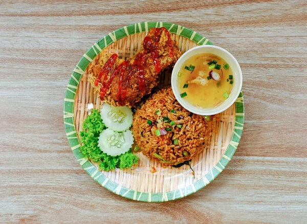 Ayam Goreng Dengan Nasi Dan Sayuran — Stok Foto