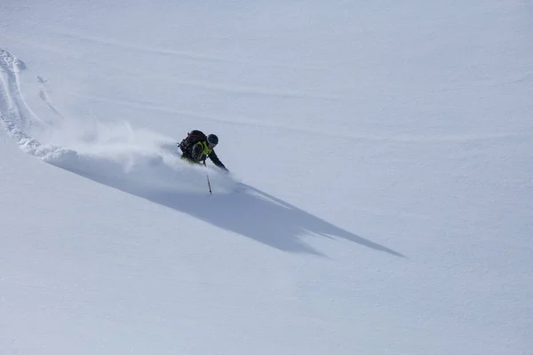 Snowboarder Dans Les Montagnes — Photo