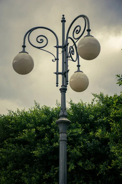 Farola Fondo Ciudad —  Fotos de Stock