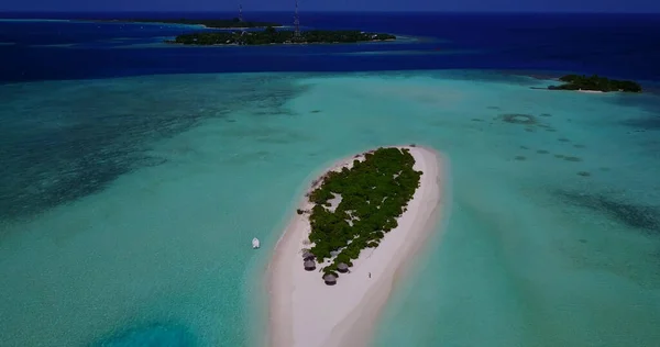 Hermosa Playa Tropical Con Palmeras Cielo Azul —  Fotos de Stock