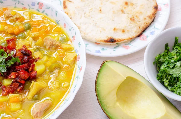 Mexikói Élelmiszer Sült Csirke Zöldségekkel Sajtokkal — Stock Fotó