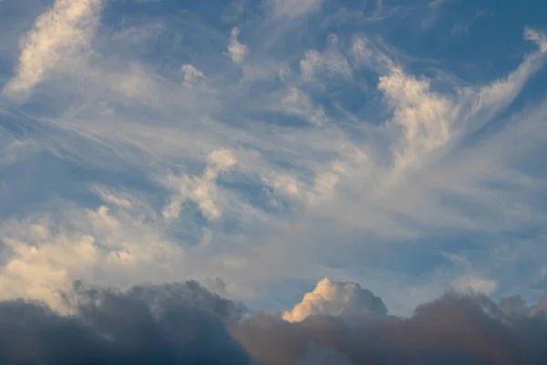 Hermoso Cielo Con Nubes Sol — Foto de Stock