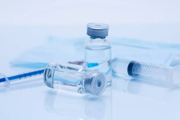 Medische Spuit Vaccin Blauwe Achtergrond — Stockfoto