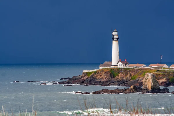 Faro Sulla Costa Dell Oceano Atlantico — Foto Stock