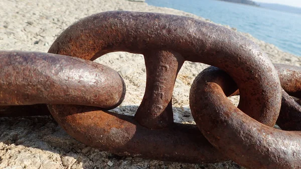 Rusty Metal Chain Background Sea — Stock Photo, Image