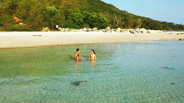 Pareja Joven Playa — Foto de Stock