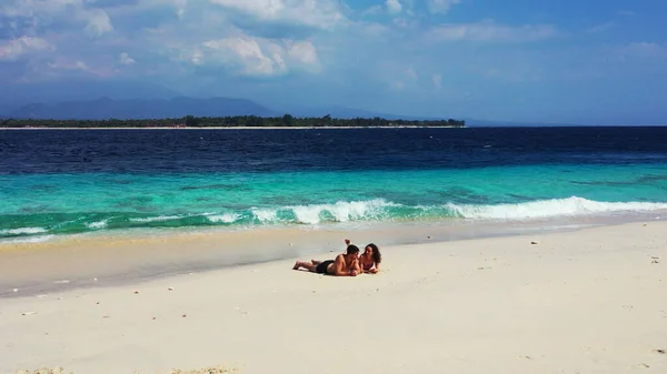 Красивий Пляж Жінкою Тропічному Острові — стокове фото