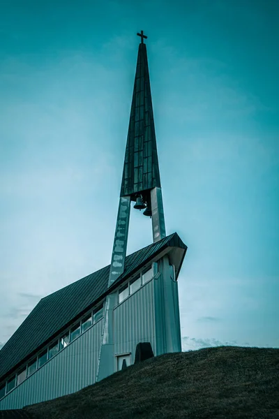 Die Kirche Auf Dem Himmelshintergrund — Stockfoto