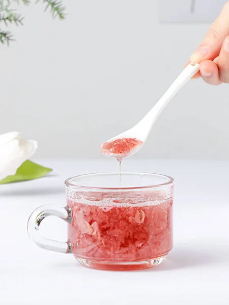 Erdbeermarmelade Einem Glas Auf Weißem Hintergrund — Stockfoto