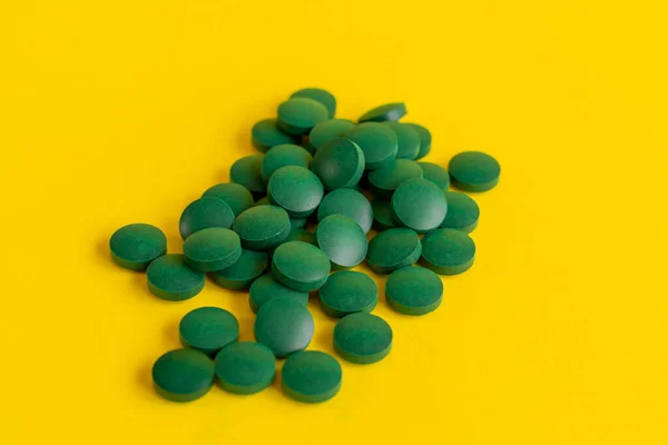 Green Pills Yellow Background Top View — Stock Photo, Image