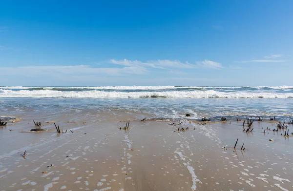 Belle Onde Sul Mare Sulla Spiaggia — Foto Stock