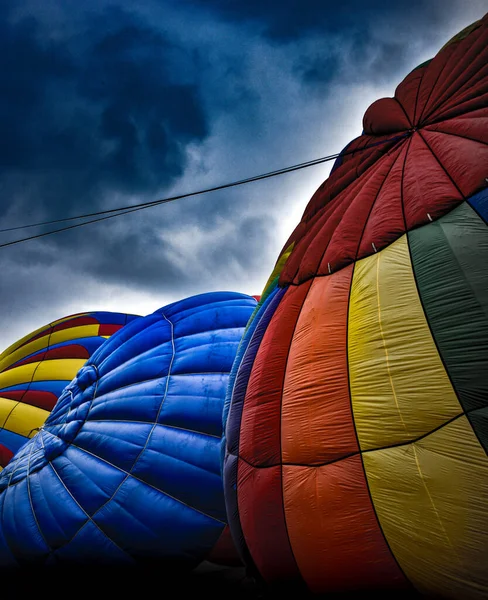 Gökyüzünde Renkli Sıcak Hava Balonu — Stok fotoğraf